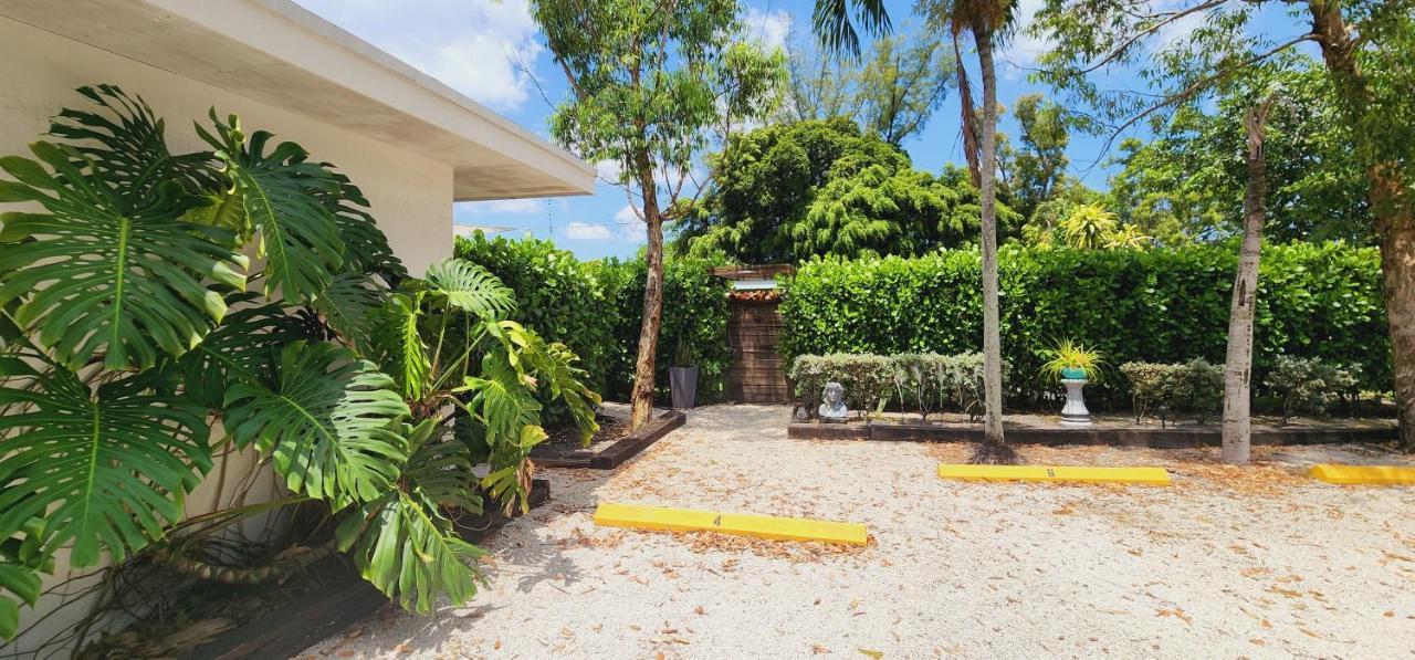 Private Aparment Studio In The Hard Of Miami Unit # 6 Opa-locka Bagian luar foto