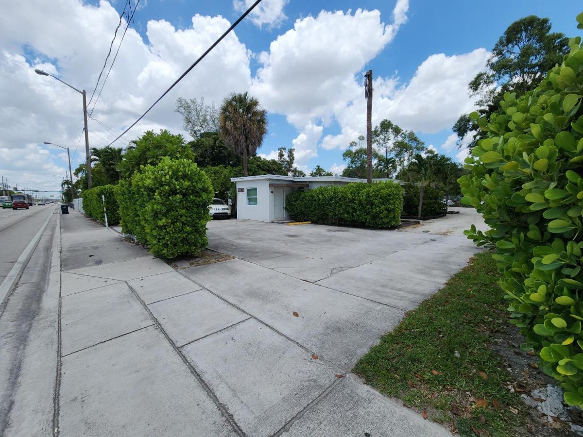 Private Aparment Studio In The Hard Of Miami Unit # 6 Opa-locka Bagian luar foto