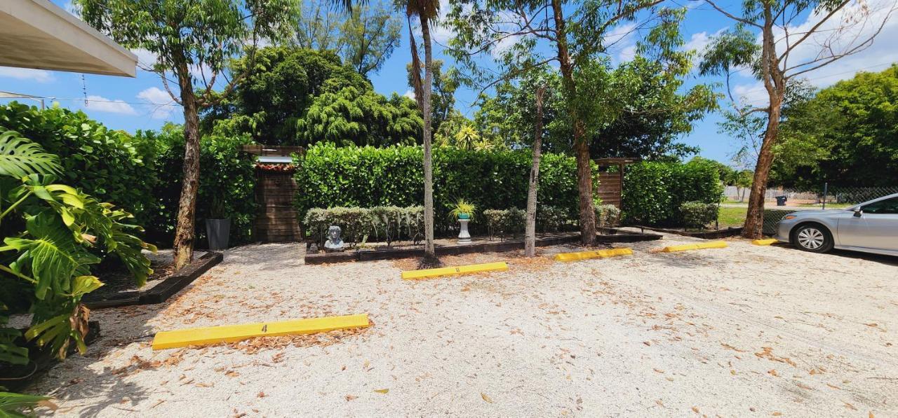 Private Aparment Studio In The Hard Of Miami Unit # 6 Opa-locka Bagian luar foto