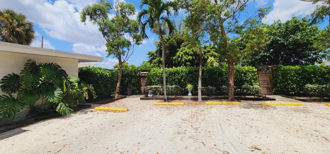 Private Aparment Studio In The Hard Of Miami Unit # 6 Opa-locka Bagian luar foto