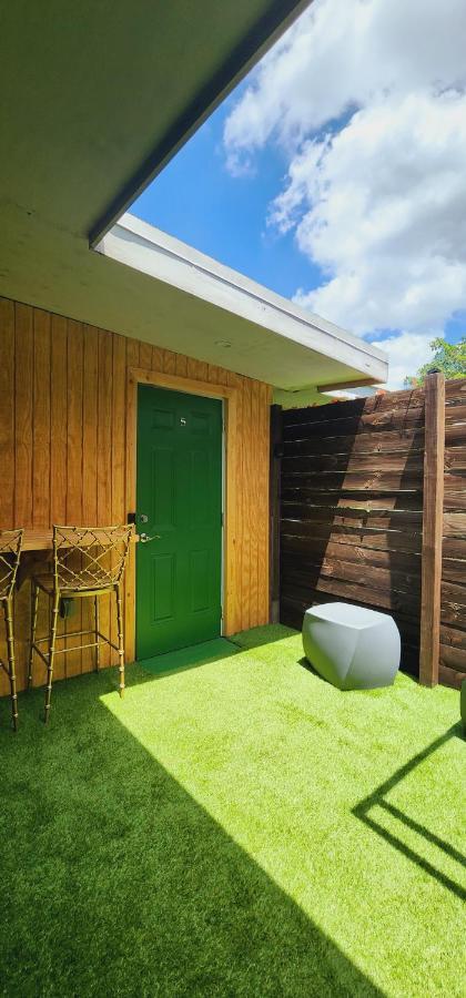 Private Aparment Studio In The Hard Of Miami Unit # 6 Opa-locka Bagian luar foto
